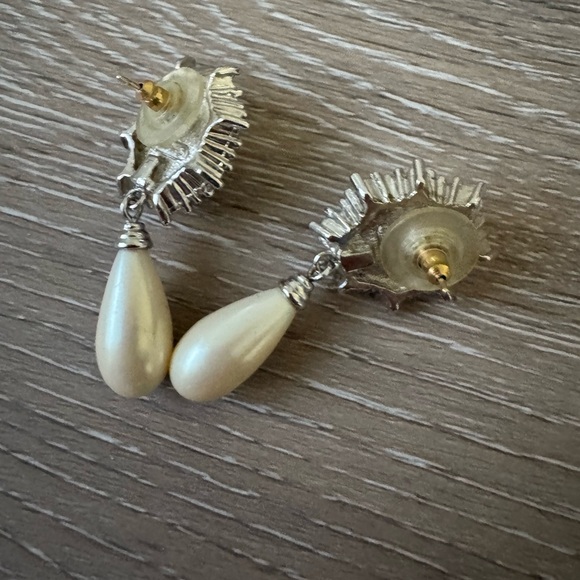 Vintage Christian Dior costume jewelry earrings - Picture 3 of 6